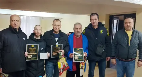 Зимен турнир по белот събра 13 отбора в Ценово