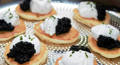 Специалитетът на плейбоя без маниери, но с изтънчено небце Специалитетът на плейбоя без маниери, но с изтънчено небце