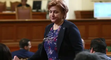 НС прие новите глоби и спорните поправки за паркирането 