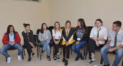 Послания на ученици от Европейското дефилират в &bdquo;Хартиен театър&ldquo; в Атина