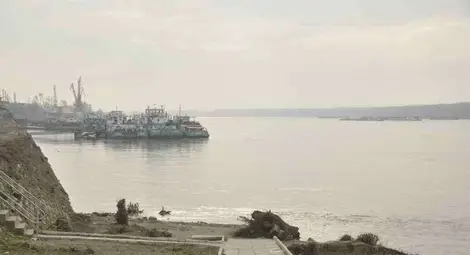 Двойна трагедия се размина на косъм: Момиче наръга сестра си и отиде да се дави