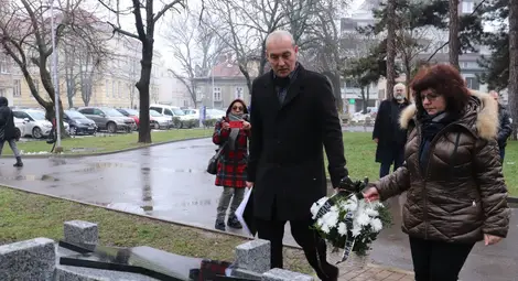 Русенци отбелязаха Международния ден в памет на жертвите от Холокоста Русенци отбелязаха Международния ден в памет на жертвите от Холокоста