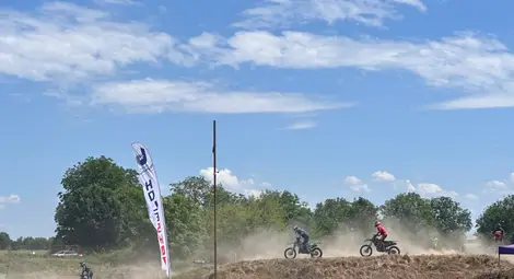 Повече от 70 състезатели събра състезанието по мотокрос в Сандрово