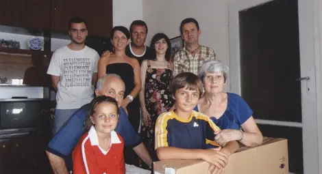 Любен и Юта Ботеви със синовете си, внуците и правнуците.