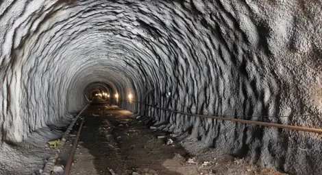 Миньори протестират на 300 метра под земята в Бургас