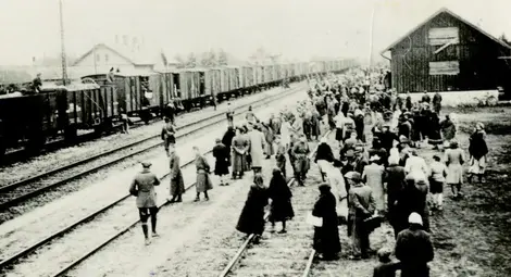 Унгарски евреи. Минути преди да бъдат депортирани в Аушвиц.