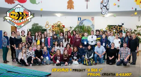 Една пчеличка пътува из Европа в пиеса, комикс и игра