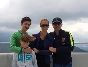 Сблъсък с такси, рок клуб и &bdquo;Бенгей&ldquo; свързват Луиза Попова със съпруга й