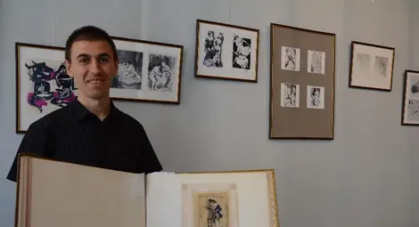 Стихове за любовта звучаха на фона на еротична изложба