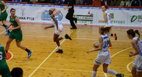 &bdquo;Дунав 8806&ldquo; прекърши леко &bdquo;Берое&ldquo; в старта за защита на титлата си