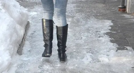 Още 16 души пострадаха по заледените тротоари