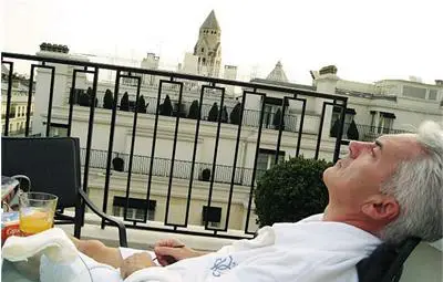 Парижките снимки на Сидеров откраднати от компютъра на Деница Гаджева?