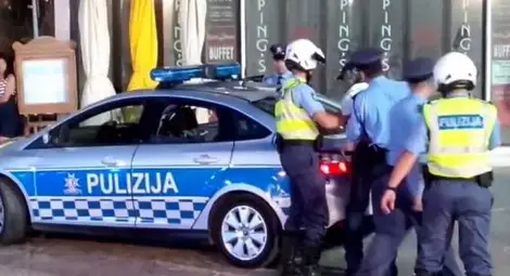 Българин се разходи гол в малтийския град Кавра