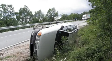 24-годишна бременна шофьорка се удари в дърво
