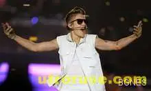 Джъстин Бийбър нападнат от фен на концерта си в Дубай