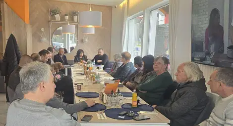 Жители на Мартен поставиха пред Теменужка Петкова въпроси за инфраструктурата и намерението да се отвори свинекомплекс в града Жители на Мартен поставиха пред Теменужка Петкова въпроси за инфраструктурата и намерението да се отвори свинекомплекс в града