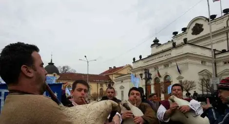 Продължава протестът в подкрепа на Бойко Борисов пред Народното събрание