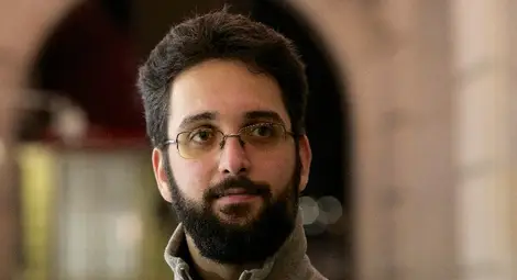 Млад автор на фентъзи обяснява груповото финансиране