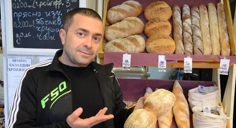 Горяща свещ помага на Филип да даде най-важния урок на Групата на успеха