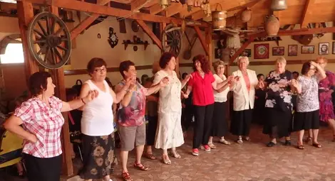 Приятели от детинство се видяха след 60 години на пенсионерска среща