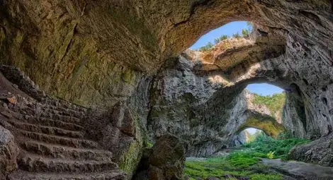 Нови "Непобедими" няма да могат да снимат в Деветашката пещера