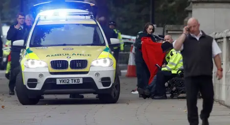 Автомобил връхлетя върху пешеходци пред музей в Лондон