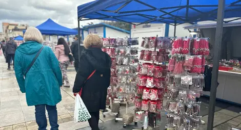 Мартенският базар в Русе вече предлага от традиционните Пижо и Пенда до красиви празнични червено-бели фантазии