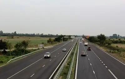 В неделя спират камионите по магистралите още от обяд В неделя спират камионите по магистралите още от обяд