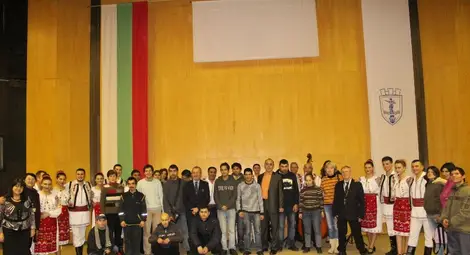 &bdquo;Дойна Дунари&ldquo; възхити публиката с традиционни румънски песни и танци