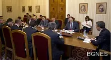 Участниците в консултациите си дадоха почивка