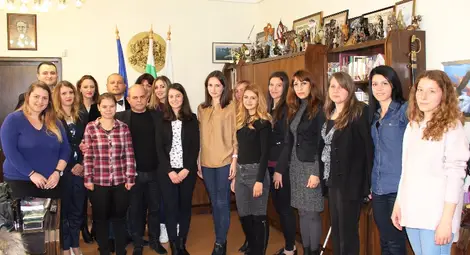 Стоилов изпрати със сертификати поредните стажанти студенти