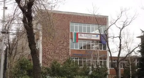 Непослушни ученици стават чистачи в хасковско училище