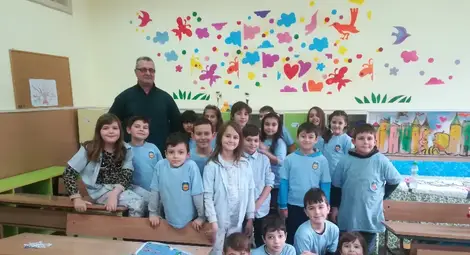 Папагалчета и костенурки гостуваха на второкласници в класната стая Папагалчета и костенурки гостуваха на второкласници в класната стая