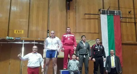 Русенски борец с държавна титла след туш във финала