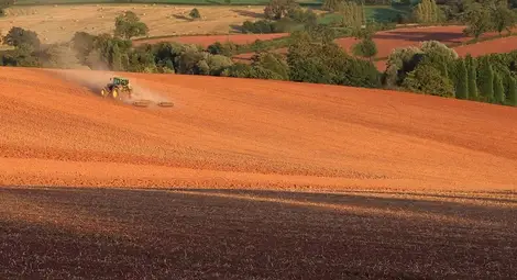 Над 19 милиарда лева се изливат в земеделието