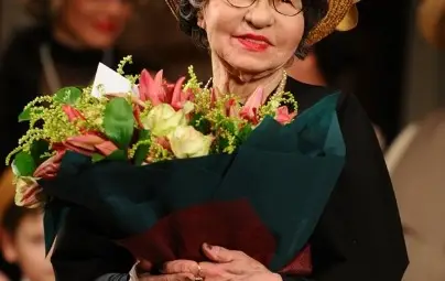 Стоянка Мутафова си строши ръката! Стоянка Мутафова си строши ръката!