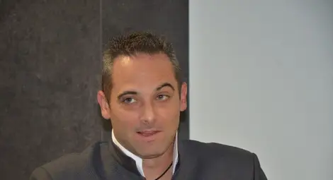 Проф.Ригатели отново оперира пред колеги