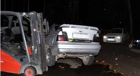 Eкшън край Бургас: Полицаи стрелят по англичанин - ММА боец, той ги млати с гаечен ключ