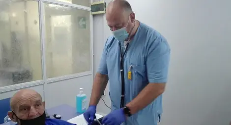 Инвазивният хирург д-р Иво Белколев извърши безплатни профилактични прегледи на 30 русенци във вчерашния Световен ден на сърцето. Снимка: Авторът Инвазивният хирург д-р Иво Белколев извърши безплатни профилактични прегледи на 30 русенци във вчерашния Световен ден на сърцето. Снимка: Авторът