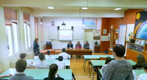 Запознават гимназисти с именити български физици и химици
