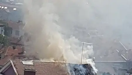 Искра от заварка запали покрива  на операта при спешен ремонт