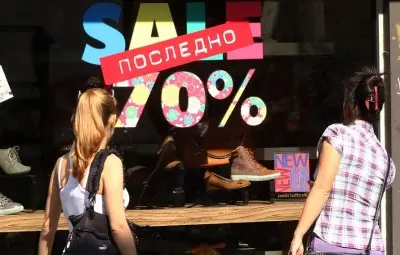 НСИ: Съживява се търговията с храни, дрехи и обувки