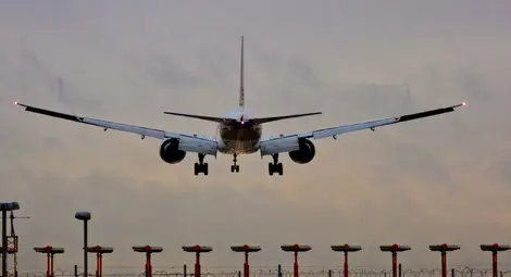 Пилот заспа, пропусна си летището