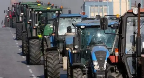 Фермери окупират с комбайни бензиностанциите в петък