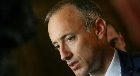 Търсят се 4000 учители, в 900 училища в цялата страна текат ремонти