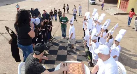 Римляни и варвари играха шах с живи фигури