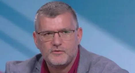 Проф. Момеков: Българите не се страхуват да боядисват косите си и да се татуират, но ги е страх да се ваксинират
