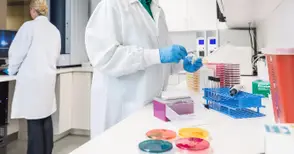 Половин детска градина приета по спешност в болницата