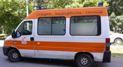 50-годишен открит мъртъв на стълбите пред дома си