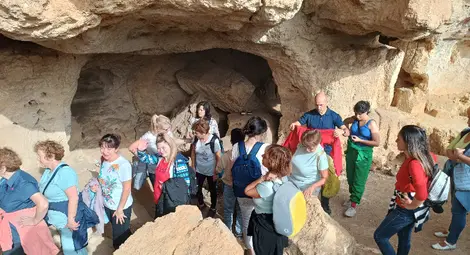 Виктория Бешлийска посети с почитатели Средновековния град Червен, където се развива действието на романа й "Сърце" Виктория Бешлийска посети с почитатели Средновековния град Червен, където се развива действието на романа й "Сърце"